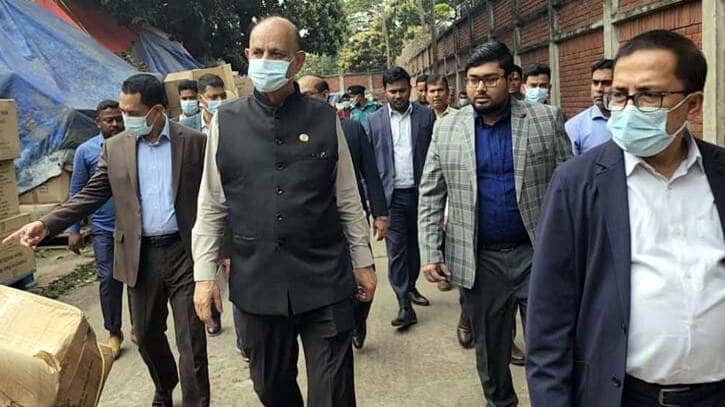 হঠাৎ কেন্দ্রীয় ঔষধাগারে স্বাস্থ্যমন্ত্রী, দেখলেন নানা অনিয়ম হঠাৎ কেন্দ্রীয় ঔষধাগারে স্বাস্থ্যমন্ত্রী, দেখলেন নানা অনিয়ম