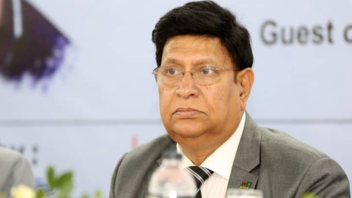 বিনামূল্যে সেবা দিতে আসা ডাক্তারদের জরিমানা, ক্ষুব্ধ মোমেন বিনামূল্যে সেবা দিতে আসা ডাক্তারদের জরিমানা, ক্ষুব্ধ মোমেন