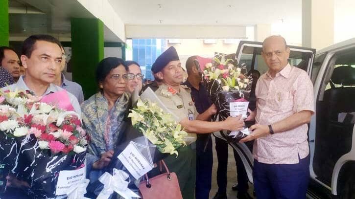 ছুটিতে সরকারি হাসপাতালের সেবায় সন্তুষ্ট স্বাস্থ্যমন্ত্রী ছুটিতে সরকারি হাসপাতালের সেবায় সন্তুষ্ট স্বাস্থ্যমন্ত্রী