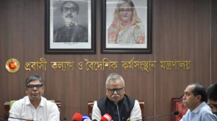 মালয়েশিয়ায় যেতে না পারা কর্মীরা টাকা জুলাই মাসের মধ্যে ফেরত পাবেন মালয়েশিয়ায় যেতে না পারা কর্মীরা টাকা জুলাই মাসের মধ্যে ফেরত পাবেন