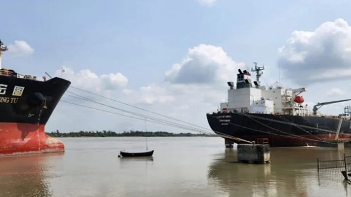 ২২ দিনে চট্টগ্রাম বন্দরে ২৫ জাহাজ জ্বালানি খালাস