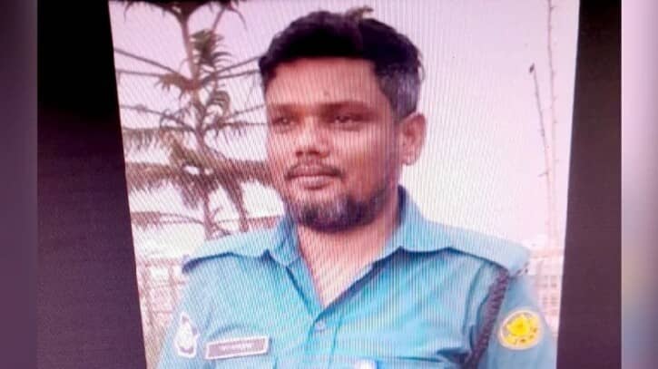 সহকর্মীকে গুলি করে হত্যা: কাউসারকে ‘মানসিক রোগী’ বলছে পরিবার সহকর্মীকে গুলি করে হত্যা: কাউসারকে ‘মানসিক রোগী’ বলছে পরিবার