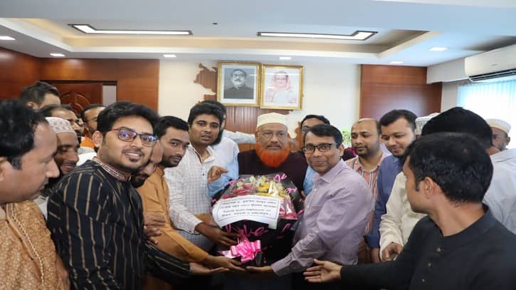 আরবি বিশ্ববিদ্যালয়ের ভিসিকে বঙ্গবন্ধু পরিষদ ইআবি শাখার শুভেচ্ছা আরবি বিশ্ববিদ্যালয়ের ভিসিকে বঙ্গবন্ধু পরিষদ ইআবি শাখার শুভেচ্ছা