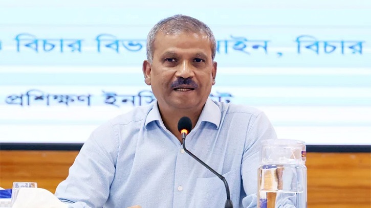 গুজব থেকে প্রবাসীদের সতর্ক থাকার আহ্বান আইন উপদেষ্টার গুজব থেকে প্রবাসীদের সতর্ক থাকার আহ্বান আইন উপদেষ্টার