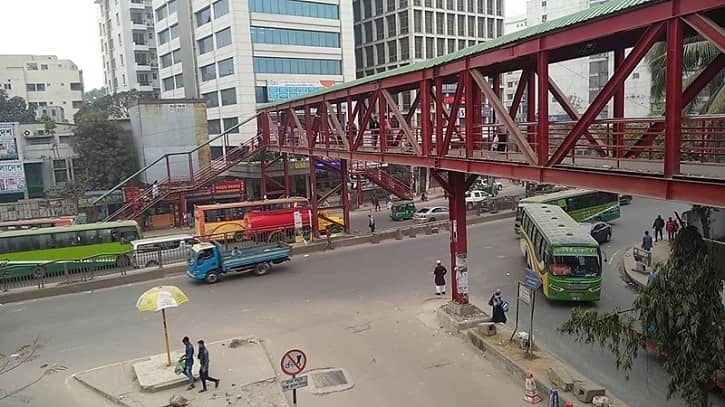 রাজধানীর সড়কে সাতসকালে প্রাণ গেল দুই নারীর