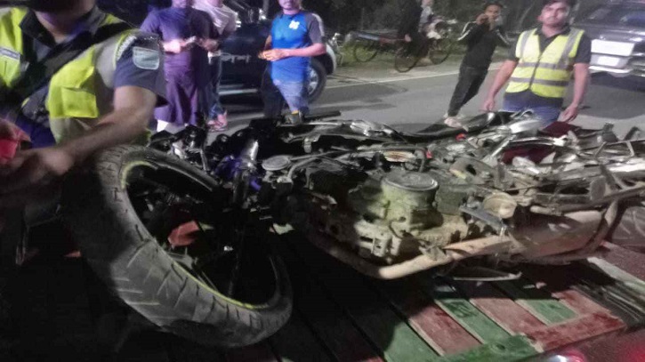 জাজিরায় দুই মোটরসাইকেলের মুখোমুখি সংঘর্ষ, ৪ তরুণ নিহত জাজিরায় দুই মোটরসাইকেলের মুখোমুখি সংঘর্ষ, ৪ তরুণ নিহত