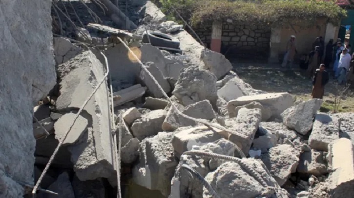 আফগানিস্তানে বিমান হামলা চালাল পাকিস্তান