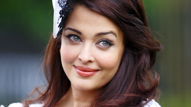 অভিনেতার সঙ্গে ঘনিষ্ট ঐশ্বর্য, দিয়েছিলেন কোন শর্ত? অভিনেতার সঙ্গে ঘনিষ্ট ঐশ্বর্য, দিয়েছিলেন কোন শর্ত?
