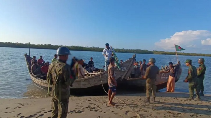 বাংলাদেশের পণ্যবাহী দুটি কার্গো আটক করল আরাকান আর্মি বাংলাদেশের পণ্যবাহী দুটি কার্গো আটক করল আরাকান আর্মি
