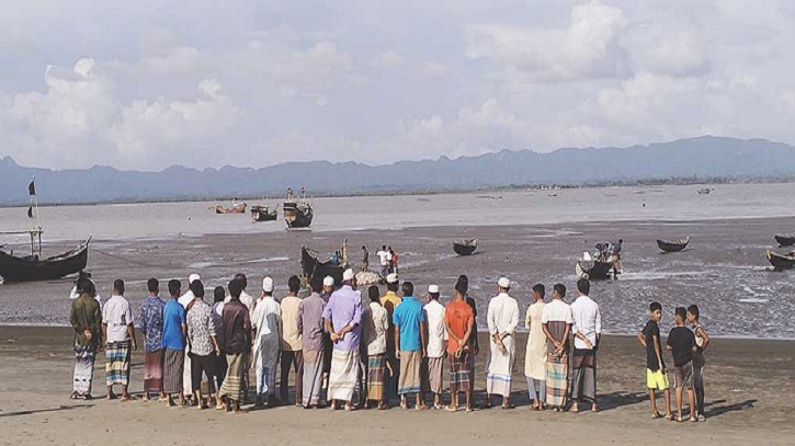 টেকনাফের জলসীমায় হঠাৎ বেপরোয়া আরাকান আর্মি