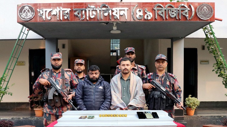 ভারতে পাচারের পথে ২ কোটি টাকার ১০টি স্বর্ণের বারসহ আটক ২