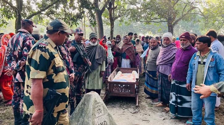 বিজিবির মানবিকতার দৃষ্টান্ত, শেষবার বোনের মুখ দেখলেন আতাউর