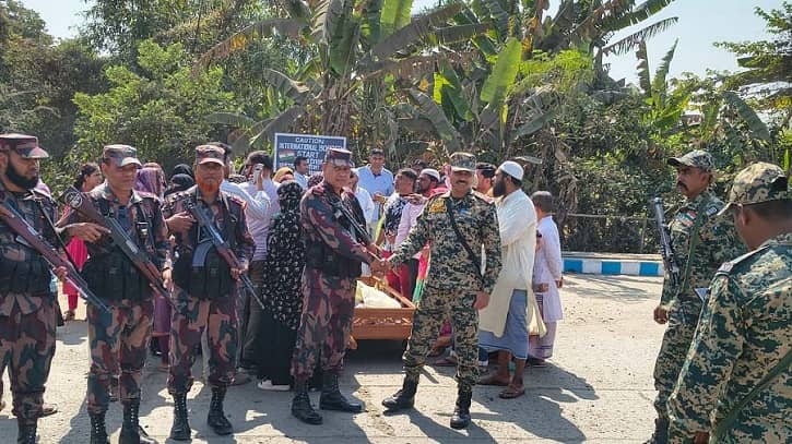 ভারতে মারা গেছে মা, সীমান্তে শেষবার দেখার সুযোগ পেলেন দুই মেয়ে