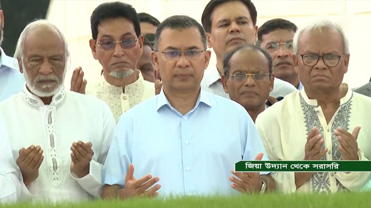 জিয়াউর রহমান ও খালেদা জিয়ার সমাধিতে প্রধানমন্ত্রীর শ্রদ্ধা জিয়াউর রহমান ও খালেদা জিয়ার সমাধিতে প্রধানমন্ত্রীর শ্রদ্ধা