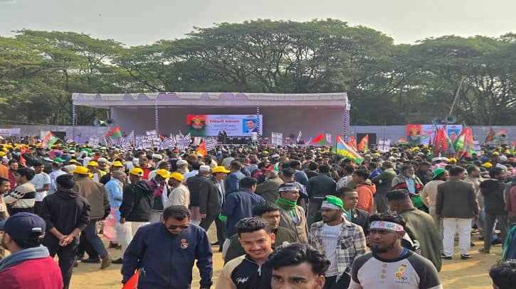 সিলেট আলিয়া মাদরাসা মাঠে অপেক্ষা নেতাকর্মীদের