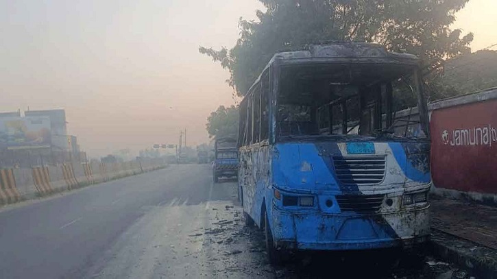 ঢাকা–চট্টগ্রাম মহাসড়কে যাত্রীবাহী বাসে আগুন