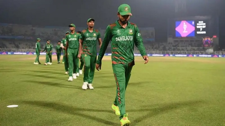 বিসিবি পরিচালক পদত্যাগ না করলে খেলা বন্ধের হুমকি ক্রিকেটারদের