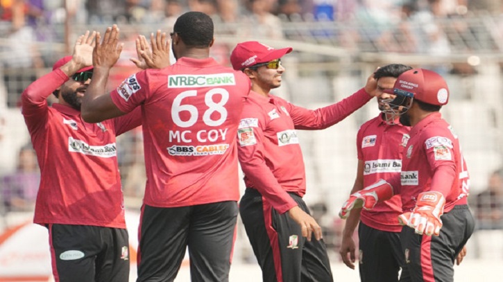 তামিমের ব্যাটে প্লে অফে বরিশাল, খুলনার বিদায় তামিমের ব্যাটে প্লে অফে বরিশাল, খুলনার বিদায়