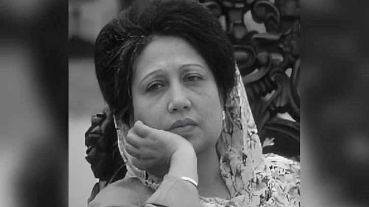 বিজয়ের মাসে বিপ্লবীর বিদায়; স্বামীর পাশে চিরঘুমে