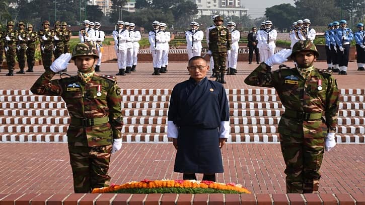 সাভার স্মৃতিসৌধে ভুটানের প্রধানমন্ত্রীর শ্রদ্ধা
