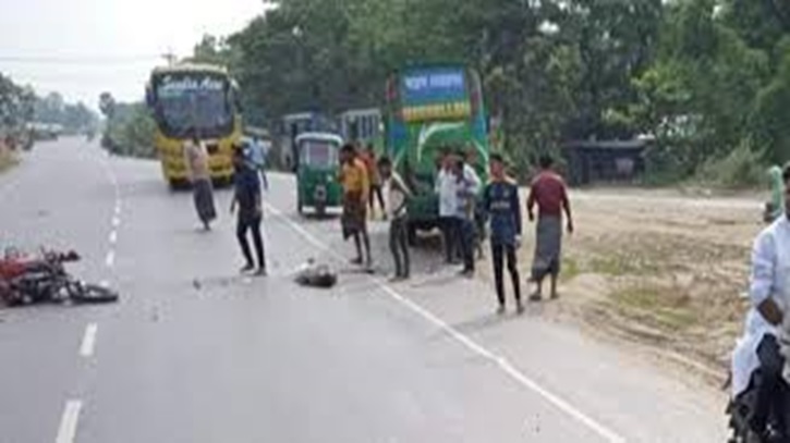 বাসের সঙ্গে মোটরসাইকেলের মুখোমুখি সংঘর্ষে নিহত ২ বাসের সঙ্গে মোটরসাইকেলের মুখোমুখি সংঘর্ষে নিহত ২