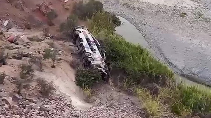 পেরুর দক্ষিণাঞ্চলে বাস খাদে পড়ে ৩৭ জনের প্রাণহানি