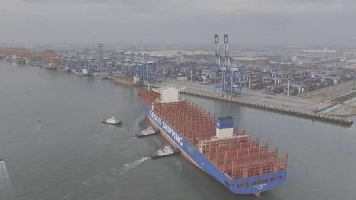 বেইবু উপসাগর বন্দরে এলো সবচেয়ে বড় কন্টেইনার জাহাজ 