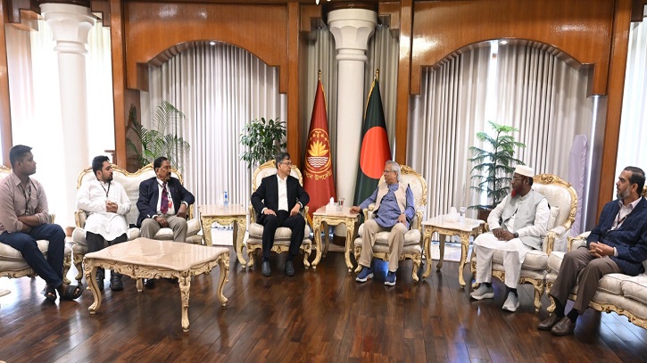 প্রধান উপদেষ্টার সঙ্গে বিএনপি, জামায়াত ও এনসিপির বৈঠক প্রধান উপদেষ্টার সঙ্গে বিএনপি, জামায়াত ও এনসিপির বৈঠক