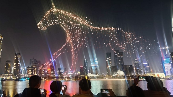 প্রযুক্তির ছোঁয়ায় বর্ণিল চীনা নববর্ষ