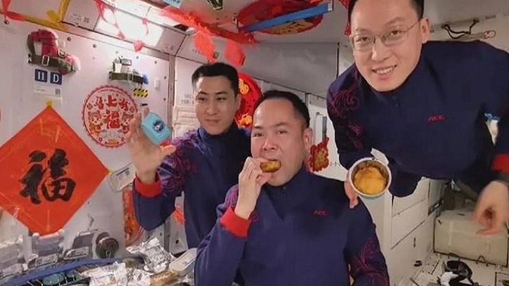 মহাকাশে বসন্ত উৎসব পালন করলেন চীনা নভোচারীরা