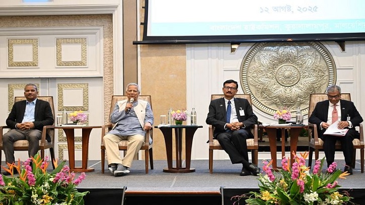 আগামী নির্বাচনে প্রবাসীদের ভোটাধিকার নিশ্চিতে কাজ করছে সরকার: প্রধান উপদেষ্টা আগামী নির্বাচনে প্রবাসীদের ভোটাধিকার নিশ্চিতে কাজ করছে সরকার: প্রধান উপদেষ্টা