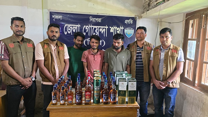 শয়ন কক্ষে ৩৯ বোতল বিদেশি মদ, গ্রেপ্তার ৩