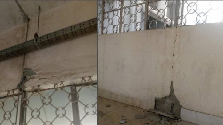 ঢাবিতে ভূমিকম্পে একাধিক হলের ভবনে ফাটল, আতঙ্কে শিক্ষার্থীরা