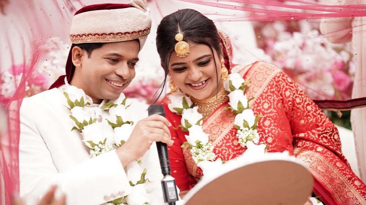 ‘প্রতিদানে আমি জনম জনম কাঁদিব’, লিখলেন দীপ্তি চৌধুরী ‘প্রতিদানে আমি জনম জনম কাঁদিব’, লিখলেন দীপ্তি চৌধুরী