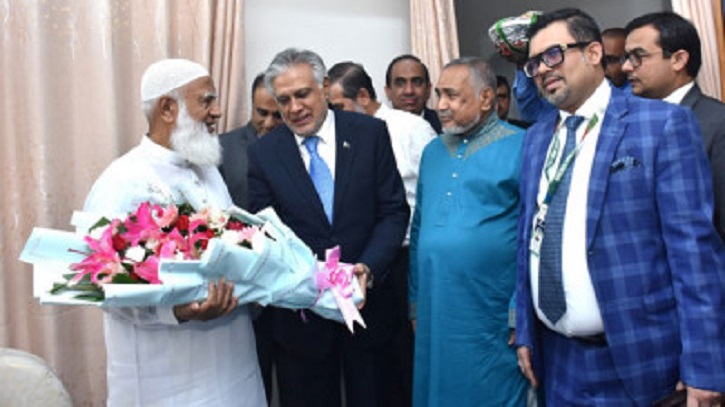 স্বাস্থ্যের খোঁজ নিতে জামায়াত আমিরের বাসায় পাকিস্তানের উপ-প্রধানমন্ত্রী স্বাস্থ্যের খোঁজ নিতে জামায়াত আমিরের বাসায় পাকিস্তানের উপ-প্রধানমন্ত্রী