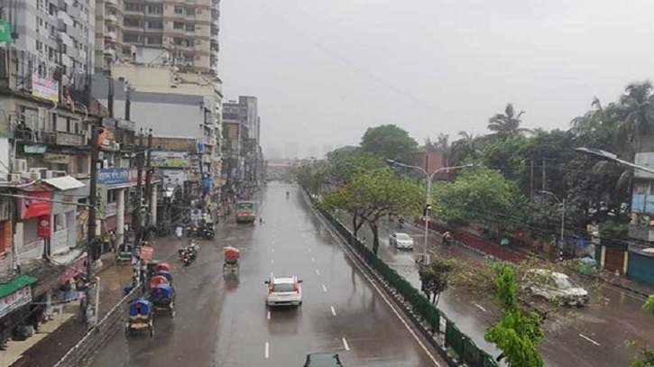 তাপপ্রবাহের মধ্যেই রাজধানীতে গুঁড়ি গুঁড়ি বৃষ্টি, স্বস্তি ফিরছে জনজীবনে তাপপ্রবাহের মধ্যেই রাজধানীতে গুঁড়ি গুঁড়ি বৃষ্টি, স্বস্তি ফিরছে জনজীবনে