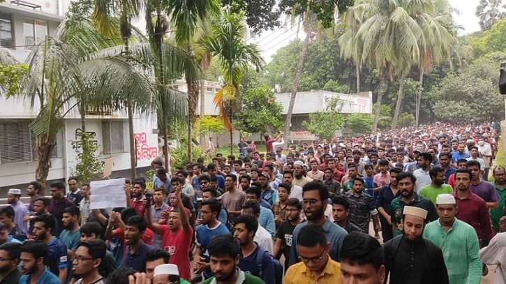 কোটা পুনর্বহালের বিরুদ্ধে ফের উত্তাল ঢাকা বিশ্ববিদ্যালয় ক্যাম্পাস কোটা পুনর্বহালের বিরুদ্ধে ফের উত্তাল ঢাকা বিশ্ববিদ্যালয় ক্যাম্পাস