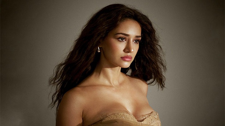 গুঞ্জন পেরিয়ে প্রেমের স্বীকৃতি দিলেন দিশা পাটানি