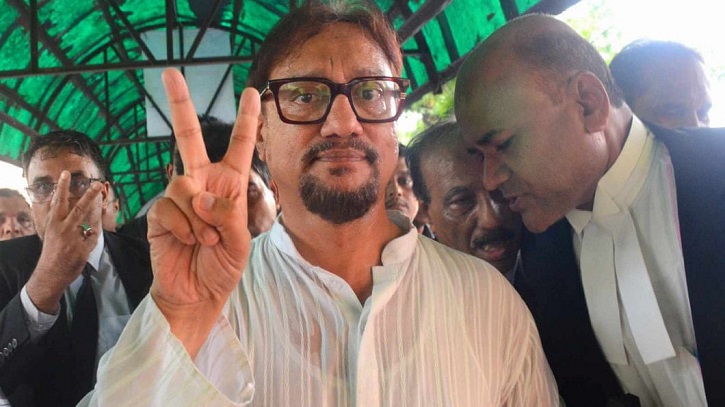বিএনপি নেতা ডা.শাহাদাতকে চট্টগ্রামের মেয়র ঘোষণা করে প্রজ্ঞাপন বিএনপি নেতা ডা.শাহাদাতকে চট্টগ্রামের মেয়র ঘোষণা করে প্রজ্ঞাপন