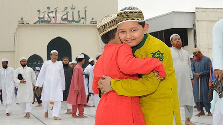 ত্যাগের মহিমার পবিত্র ঈদুল আজহা আজ