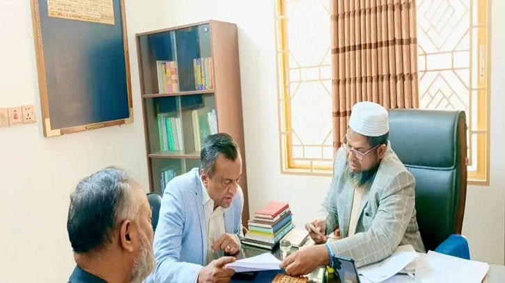 জয়পুরহাটে সার সংকট নিরসনে কৃষি কর্মকর্তাদের সাথে আলোচনায় বিএনপি নেতা ফয়সল আলিম