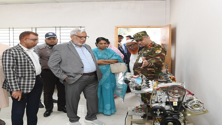 আমাদের আমলাতন্ত্র জগদ্দল পাথরের মতো: উপদেষ্টা ফাওজুল