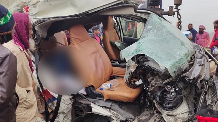 ট্রাক-অ্যাম্বুলেন্সের মুখোমুখি সংঘর্ষে তিনজন নিহত 