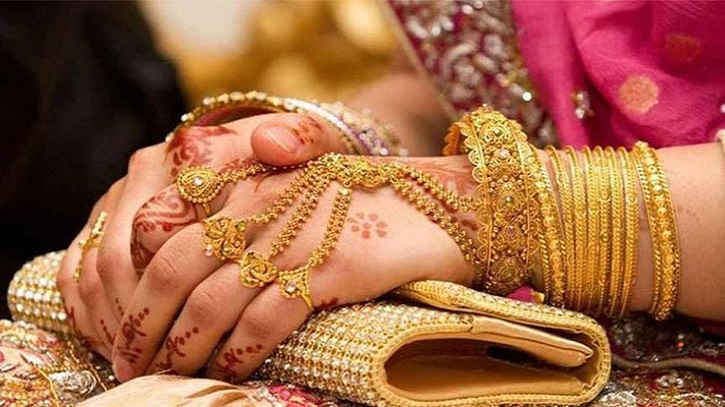 স্বর্ণের দামে ফের বড় লাফ, ভাঙল রেকর্ড স্বর্ণের দামে ফের বড় লাফ, ভাঙল রেকর্ড