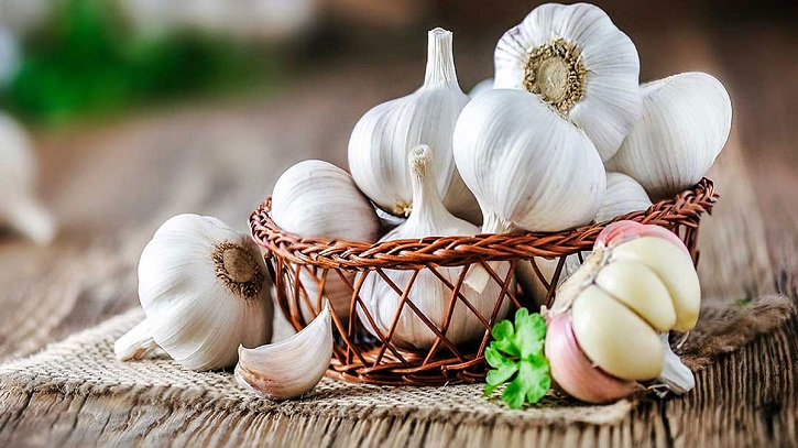প্রতিদিন সকালে এক কোয়া রসুন খাওয়ার উপকারিতা প্রতিদিন সকালে এক কোয়া রসুন খাওয়ার উপকারিতা