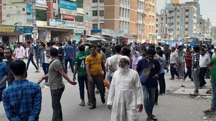 গাজীপুরে পুলিশের সঙ্গে শ্রমিকদের সংঘর্ষ, আহত যুবকের মৃত্যু