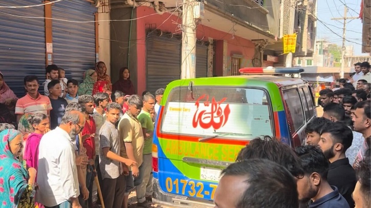 স্ত্রীর গলা কাটা মরদেহের পাশেই পড়ে ছিলেন আহত স্বামী