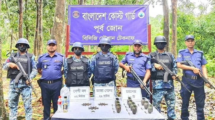 পুকুরে তল্লাশি চালিয়ে বিপুল পরিমাণ গ্রেনেড-গুলি উদ্ধার পুকুরে তল্লাশি চালিয়ে বিপুল পরিমাণ গ্রেনেড-গুলি উদ্ধার