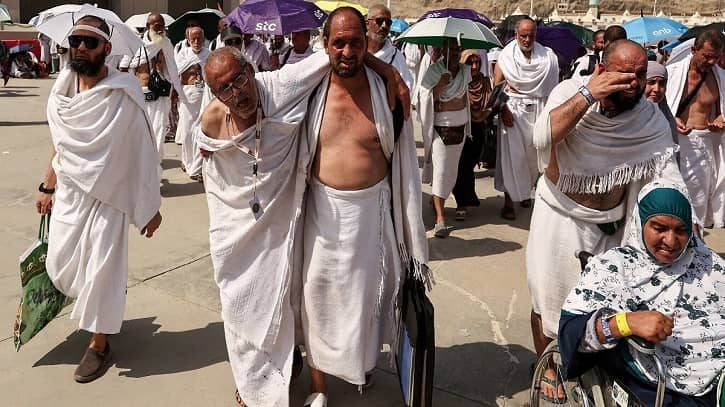 লাখ লাখ হজযাত্রীর হিটস্ট্রোক রোধে যা করছে সৌদি সরকার