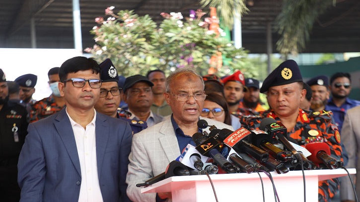 লুট হওয়া অস্ত্র উদ্ধারে সরকারের ব্যর্থতা নেই : স্বরাষ্ট্র উপদেষ্ট